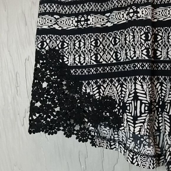 🖤5/$20🖤 NEW..FOREVER 21 black & off white shorts - Picture 3 of 8